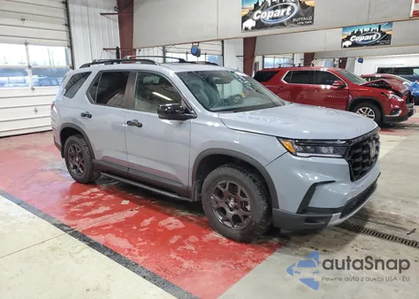 2025 Honda Pilot Trailsport z USA, uszkodzony, nr VIN 5FNYG1H64SB033777